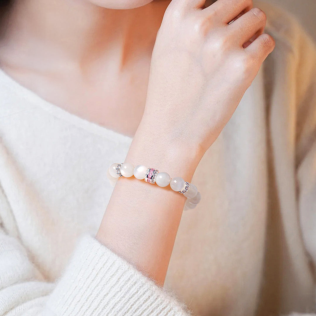 C168 - White Moonstone