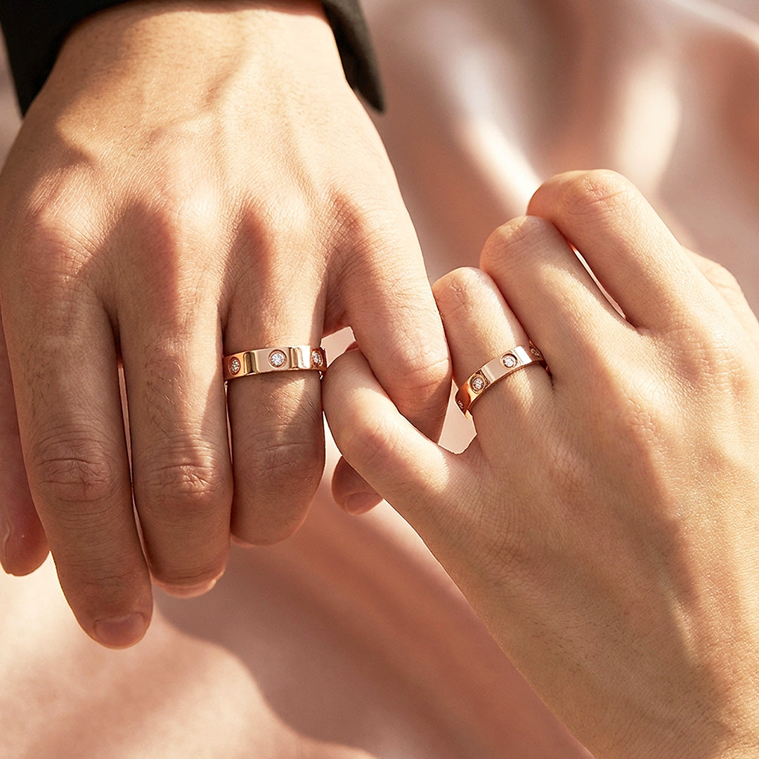 Gingerbread | High-Polished Bezel-Set Circular Motif Flat Wedding Band