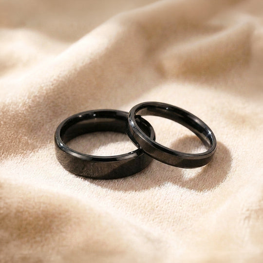 Infinity Bond Black | High-Polished Bevelled Flat Wedding Band