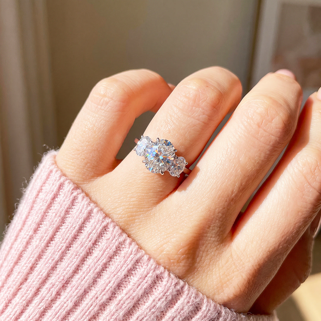 Oval Three-Stone Ring | Women&