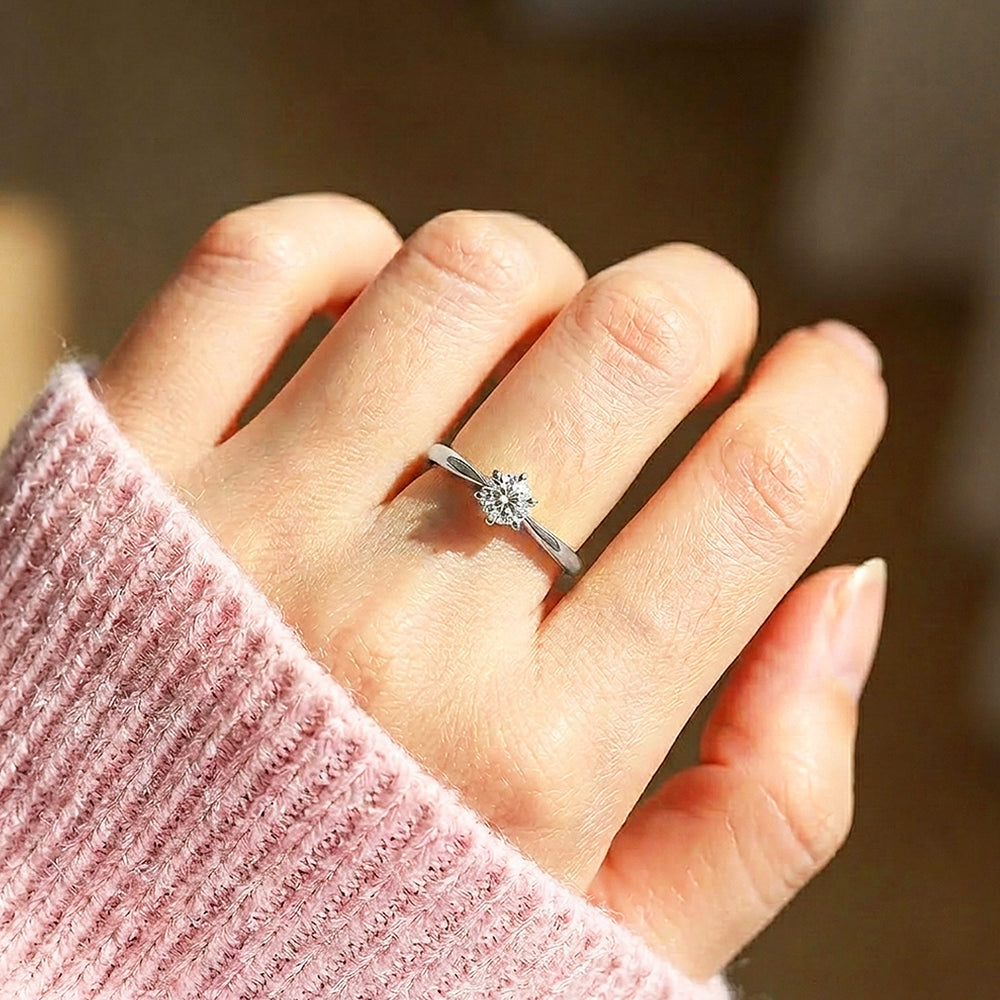 Round Cut Solitaire Engagement Ring | Luxe2056