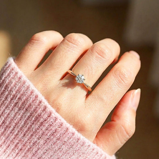 Round Cut Solitaire Engagement Ring | Luxe2056