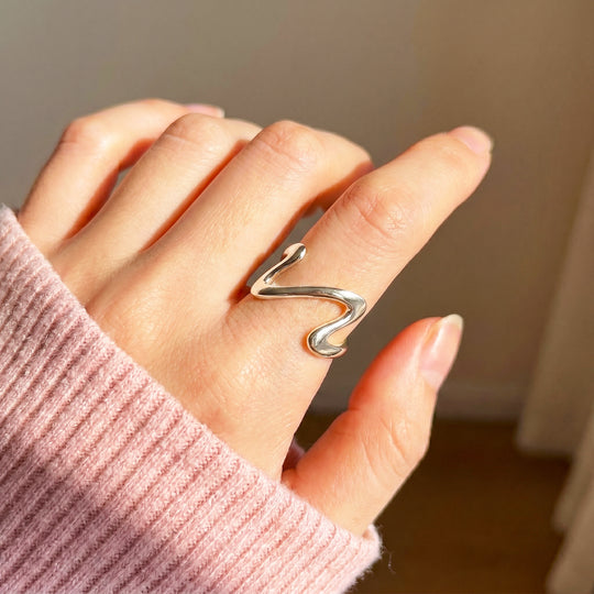 Wave V-Shape Ring | White Gold-Plated Adjustable Ring | Luxe2058