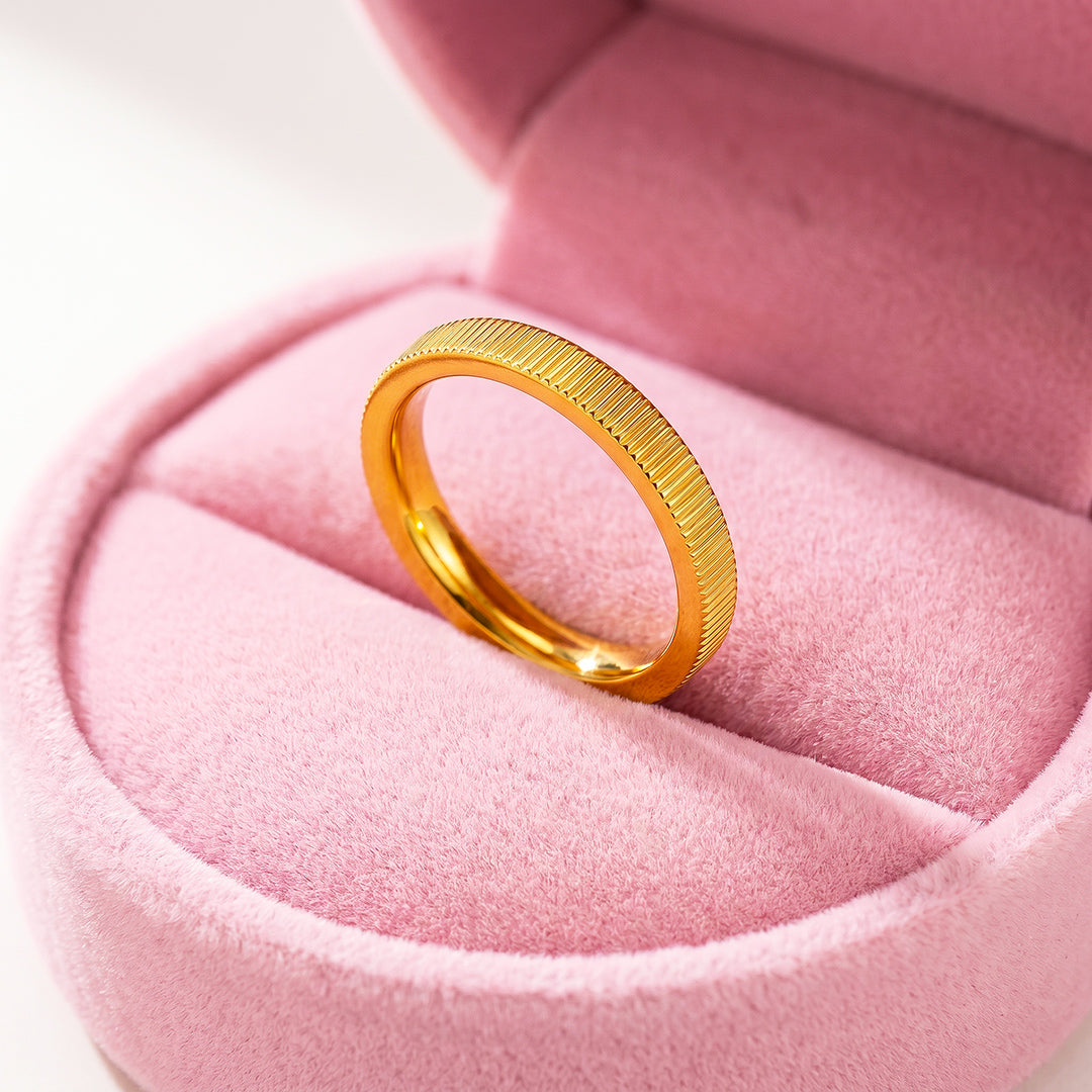 Vertical Groove Textured Band Ring | Luxe2095