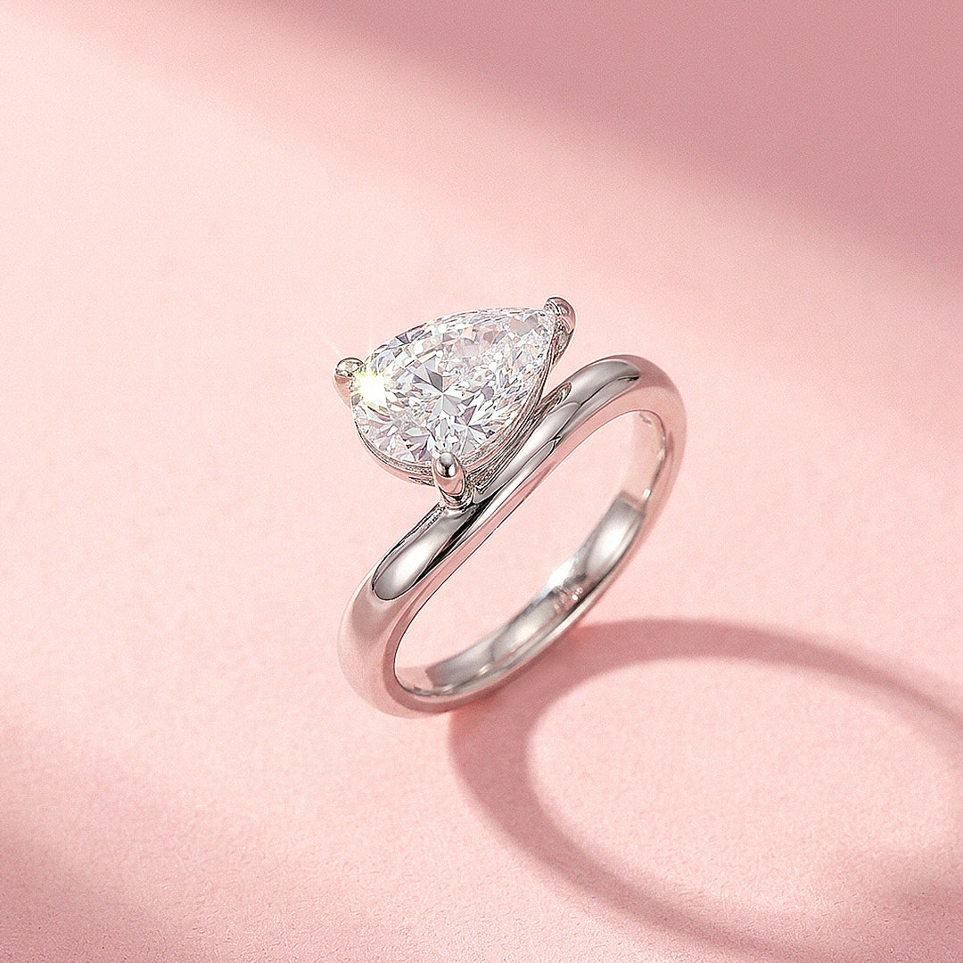 Pear Solitaire Curved Wave Band | Women&