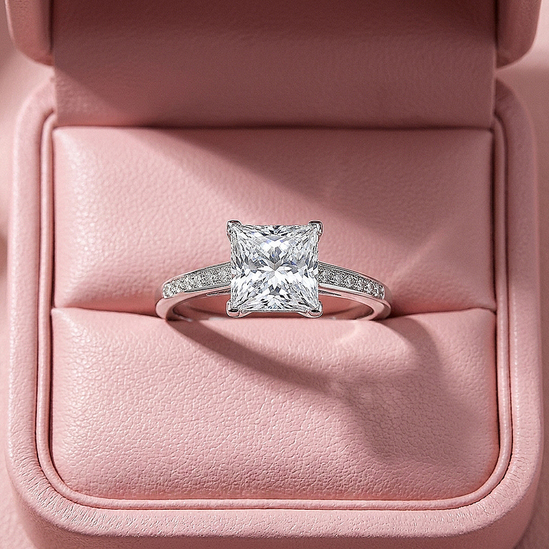 Princess-Cut Solitaire Pavé Shoulder | Women&