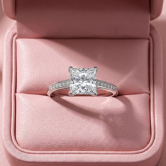 Princess-Cut Solitaire Pavé Shoulder | Women&