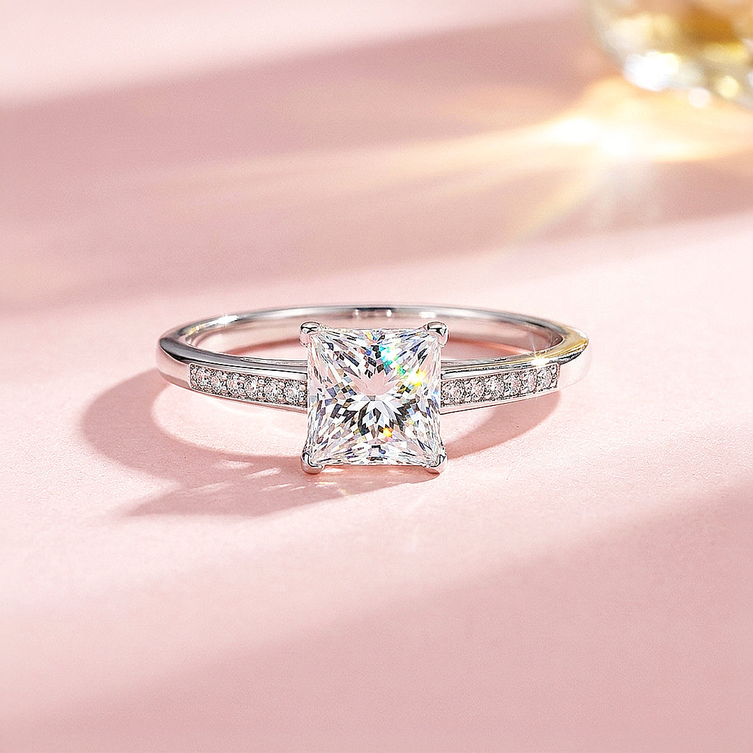 Princess-Cut Solitaire Pavé Shoulder | Women&
