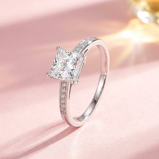Princess-Cut Solitaire Pavé Shoulder | Women&