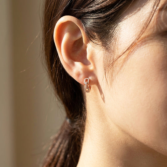 Interlocking Chain Pavé Huggie Earrings | Luxe3502
