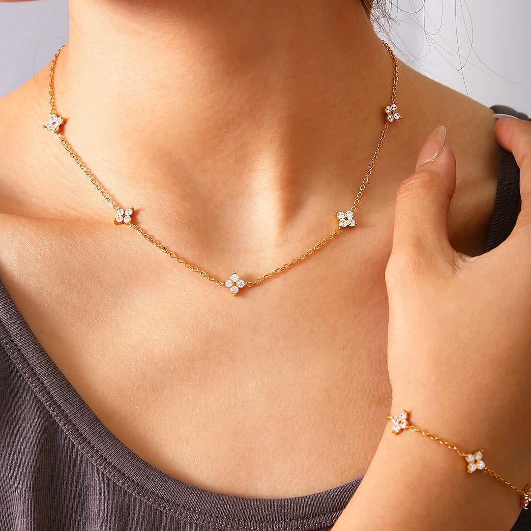Clover Bloom Pendant Necklace | Gold | Luxe4423 - Luxe Necklace | Singapore Jewellery, Wedding Rings & Gifts | Same Day Delivery | Tiara.com.sg