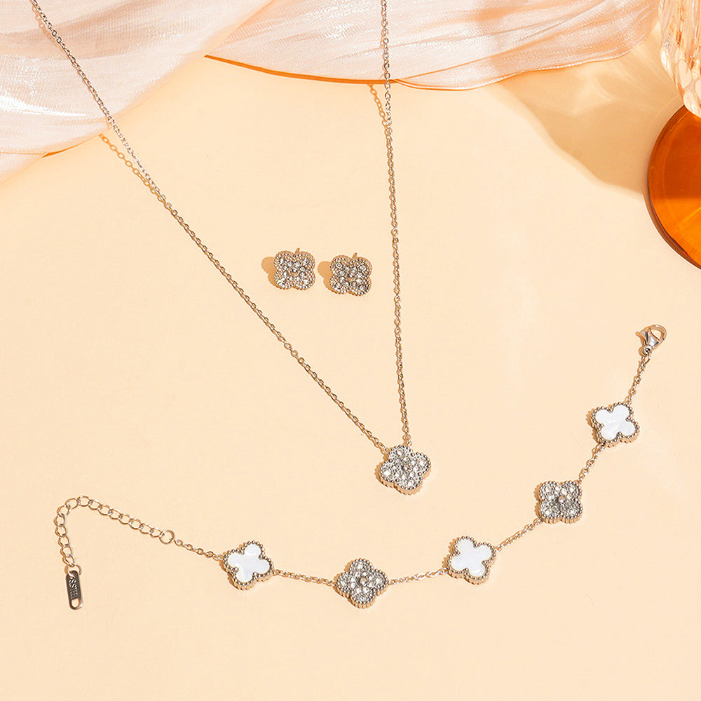 Clover Motif Pendant Necklace | Gold | Luxe4433 - Luxe Necklace | Singapore Jewellery, Wedding Rings & Gifts | Same Day Delivery | Tiara.com.sg