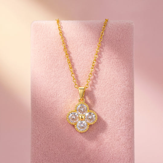 White Clover Floral Diamond Simulant Pendant Necklace | Gold | Luxe4541