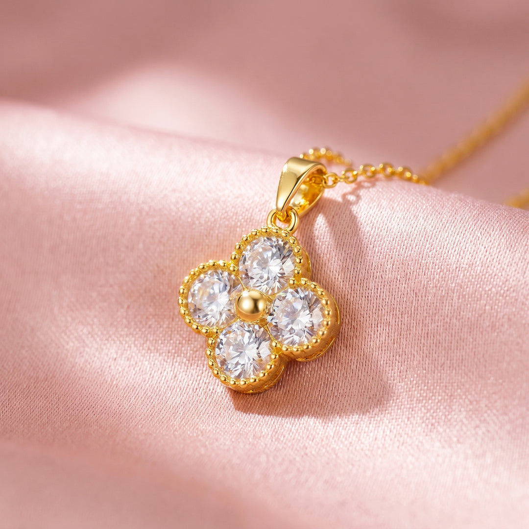 White Clover Floral Diamond Simulant Pendant Necklace | Gold | Luxe4541