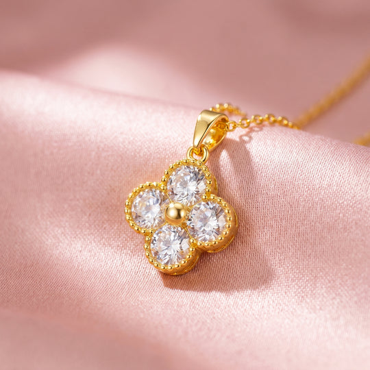 White Clover Floral Diamond Simulant Pendant Necklace | Gold | Luxe4541