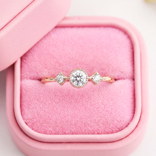 Milgrain Three-Stone Ring | Women&