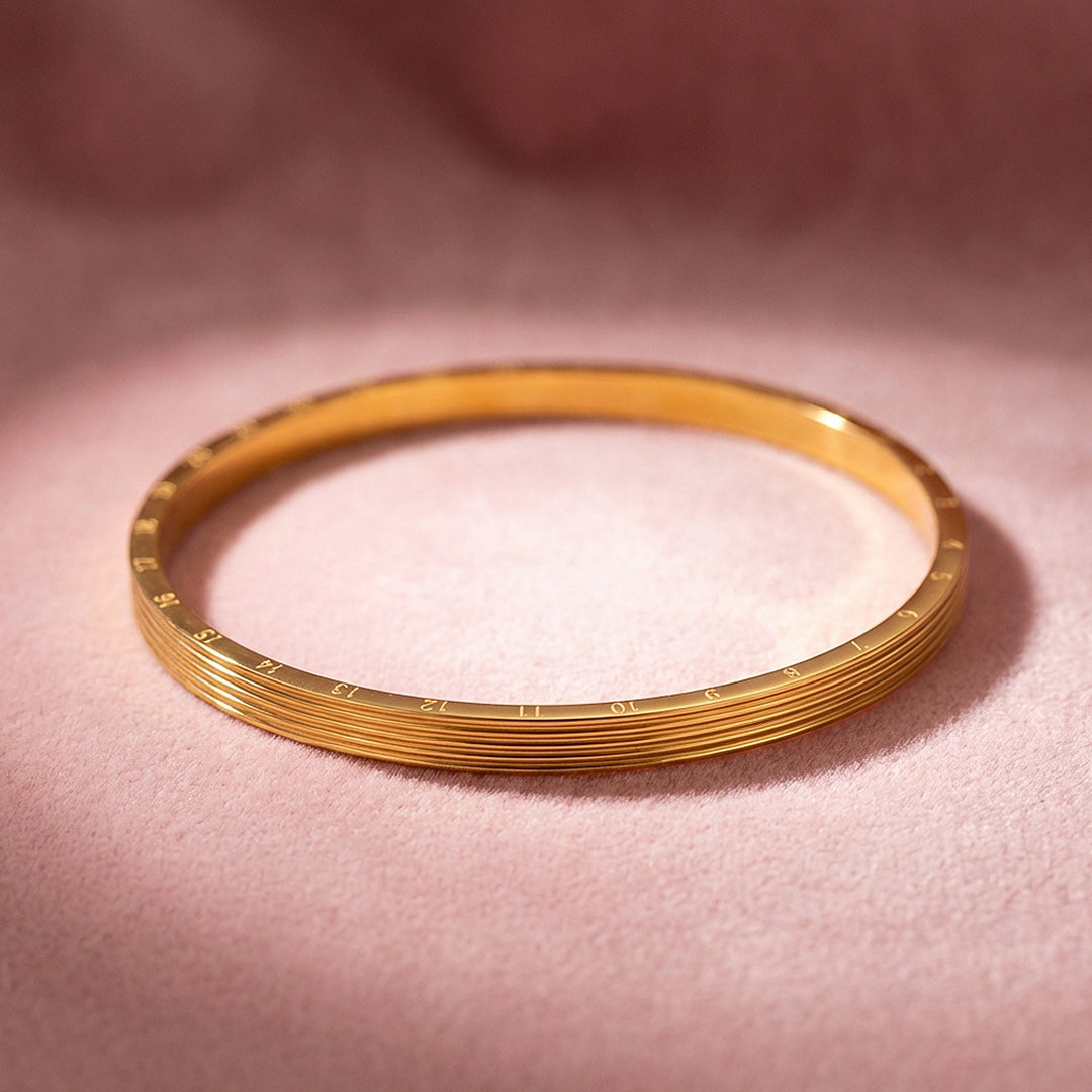 Ribbed Heart Gold Bangle | Luxe6281 - bangle | Singapore Jewellery, Wedding Rings &amp; Gifts | Same Day Delivery | Tiara.com.sg