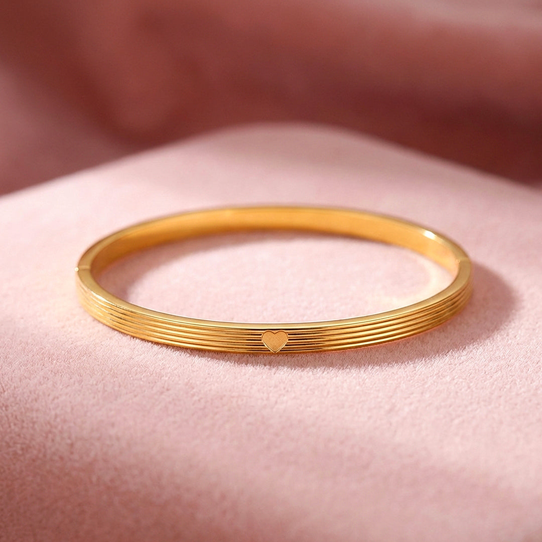 Ribbed Heart Gold Bangle | Luxe6281 - bangle | Singapore Jewellery, Wedding Rings & Gifts | Same Day Delivery | Tiara.com.sg