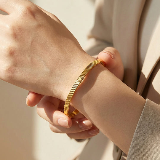 Ribbed Heart Gold Bangle | Luxe6281 - bangle | Singapore Jewellery, Wedding Rings &amp; Gifts | Same Day Delivery | Tiara.com.sg