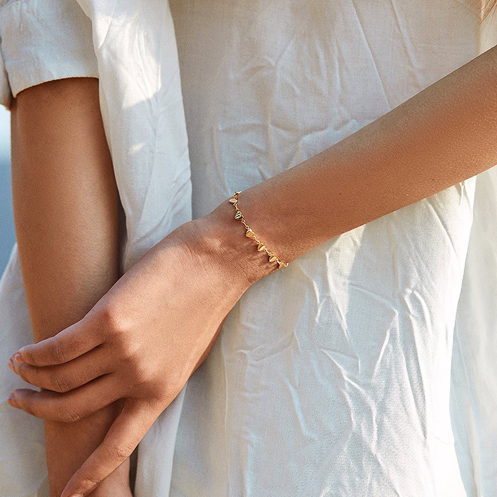 Heart Link Infinity Bracelet | 18K Gold | Luxe6414 - bangle | Singapore Jewellery, Wedding Rings & Gifts | Same Day Delivery | Tiara.com.sg