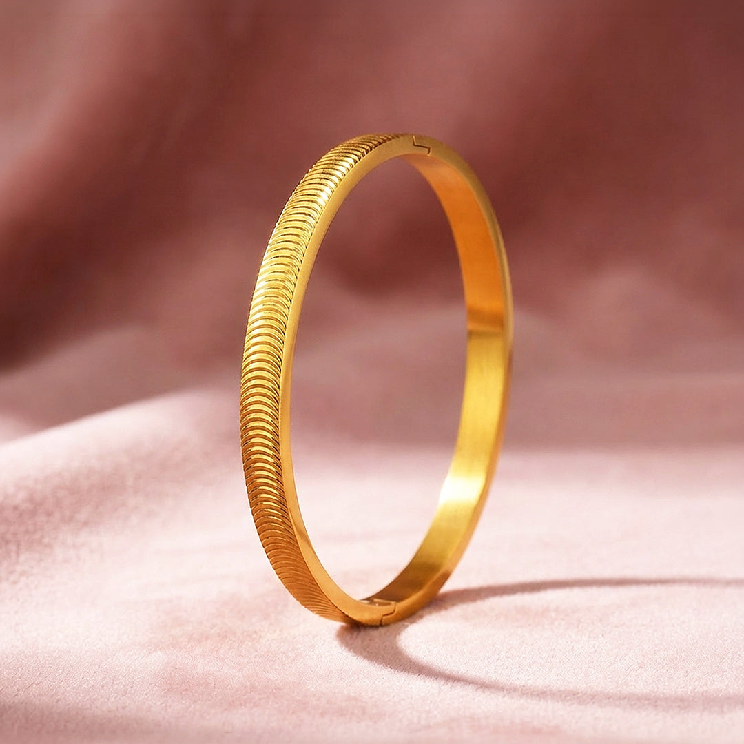 Herringbone Ribbed Gold Bangle | Luxe6474
