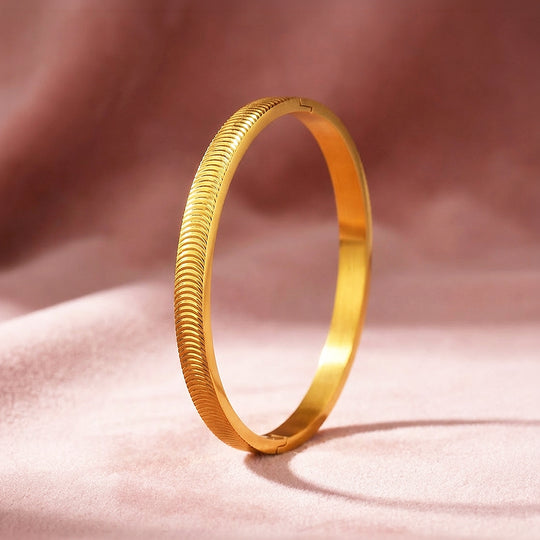 Herringbone Ribbed Gold Bangle | Luxe6474