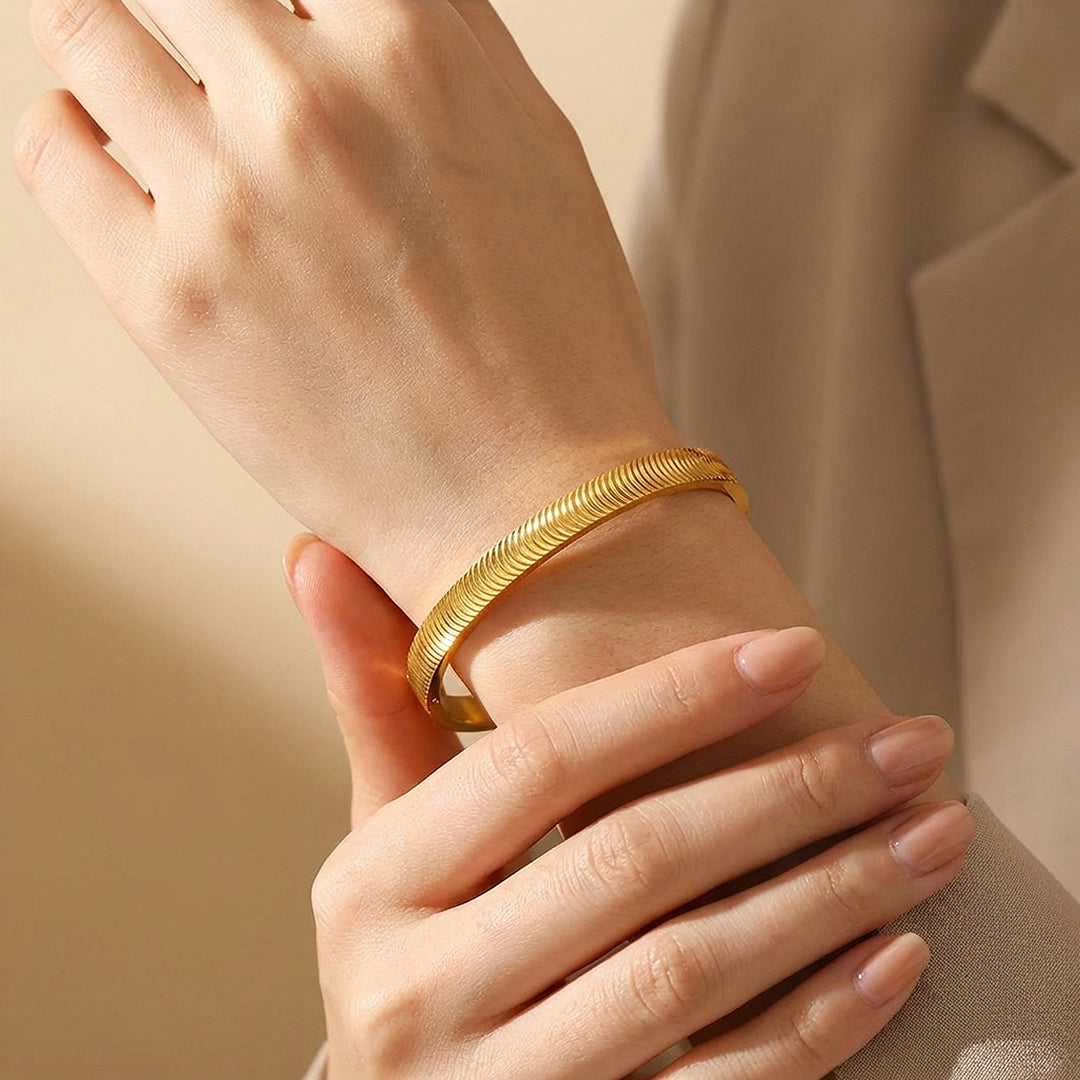 Herringbone Ribbed Gold Bangle | Luxe6474