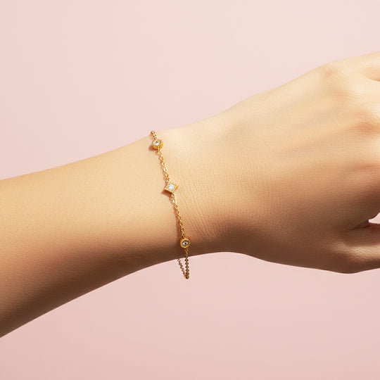 Vintage Star &amp; Medallion Bracelet | 18K Gold | Diamond Simulant | Luxe6525 - Bracelet | Singapore Jewellery, Wedding Rings &amp; Gifts | Same Day Delivery | Tiara.com.sg