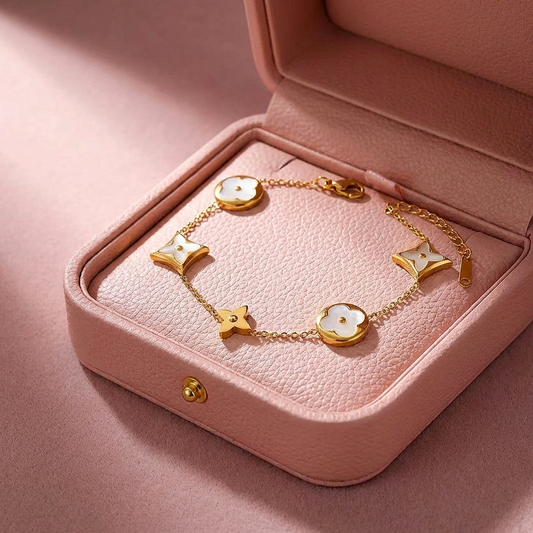 Clover &amp; Star Mother of Pearl Charm Bracelet | Luxe6584
