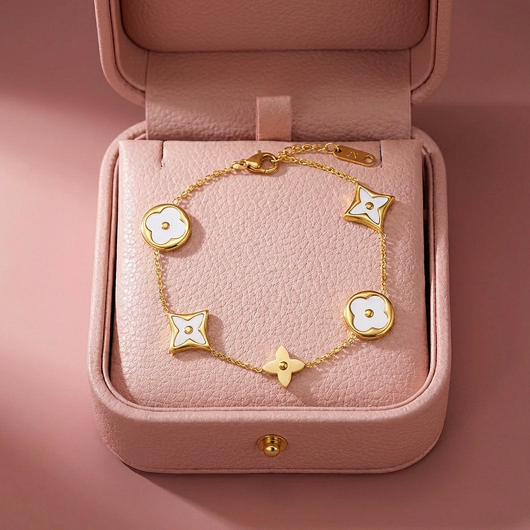 Clover &amp; Star Mother of Pearl Charm Bracelet | Luxe6584