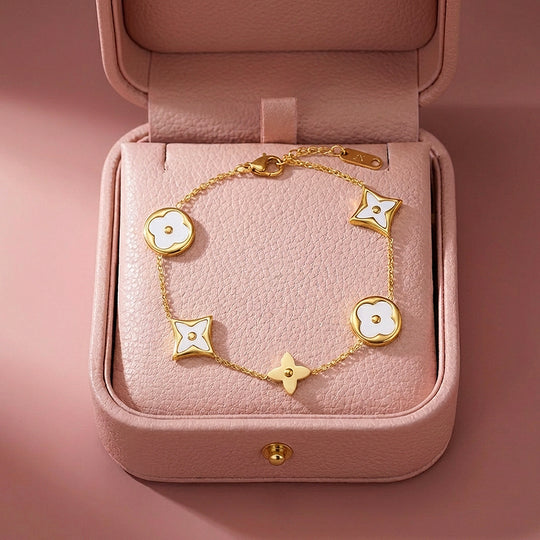 Clover &amp; Star Mother of Pearl Charm Bracelet | Luxe6584
