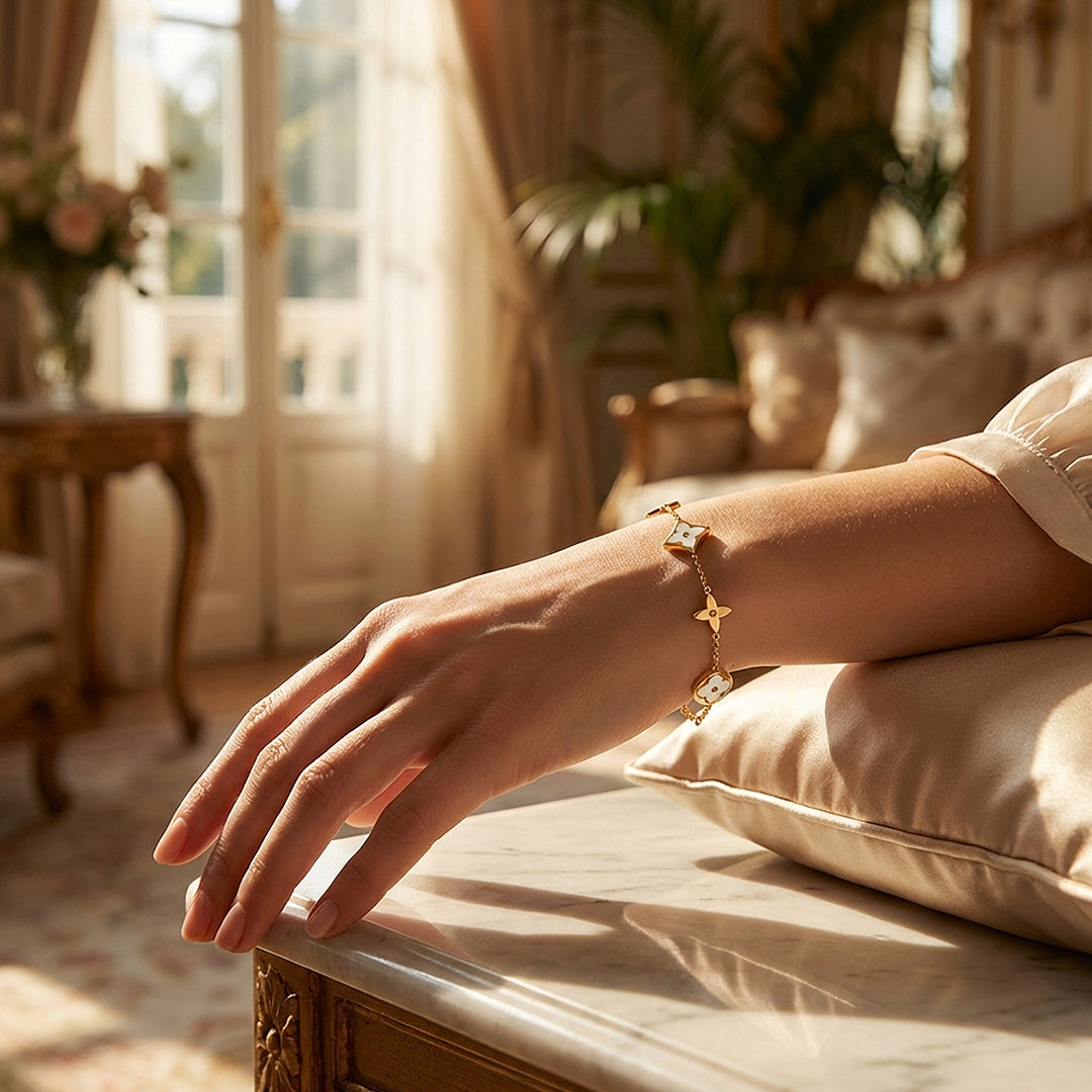 Clover &amp; Star Mother of Pearl Charm Bracelet | Luxe6584