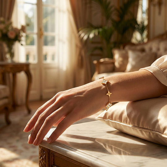 Clover &amp; Star Mother of Pearl Charm Bracelet | Luxe6584