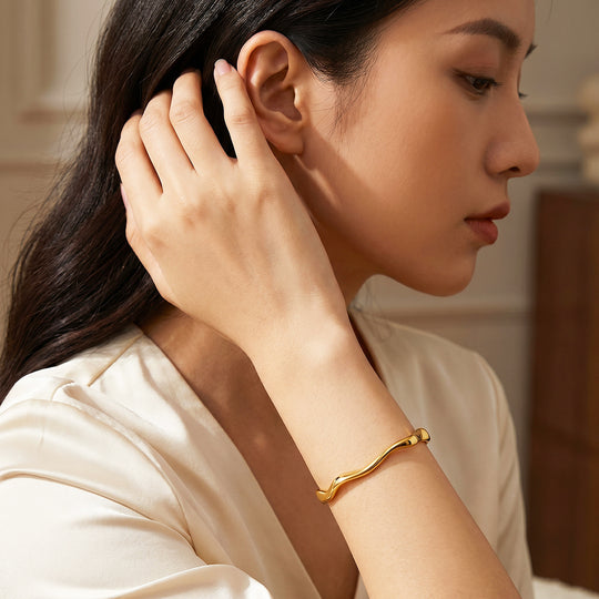 Fluid Wave Gold Cuff Bangle | Luxe6664