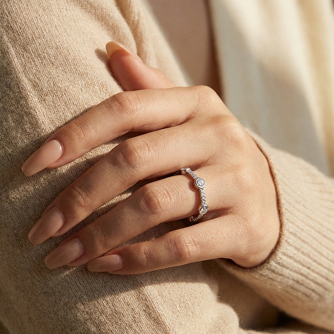 Scalloped Round Bezel &amp; Pavé Eternity Ring Band | Diamond Simulant | 925 Sterling Silver | Prm5021