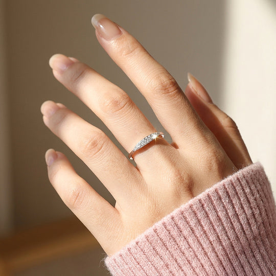 Pavé Curved Bar Moissanite Silver Women Ring | Prm5037
