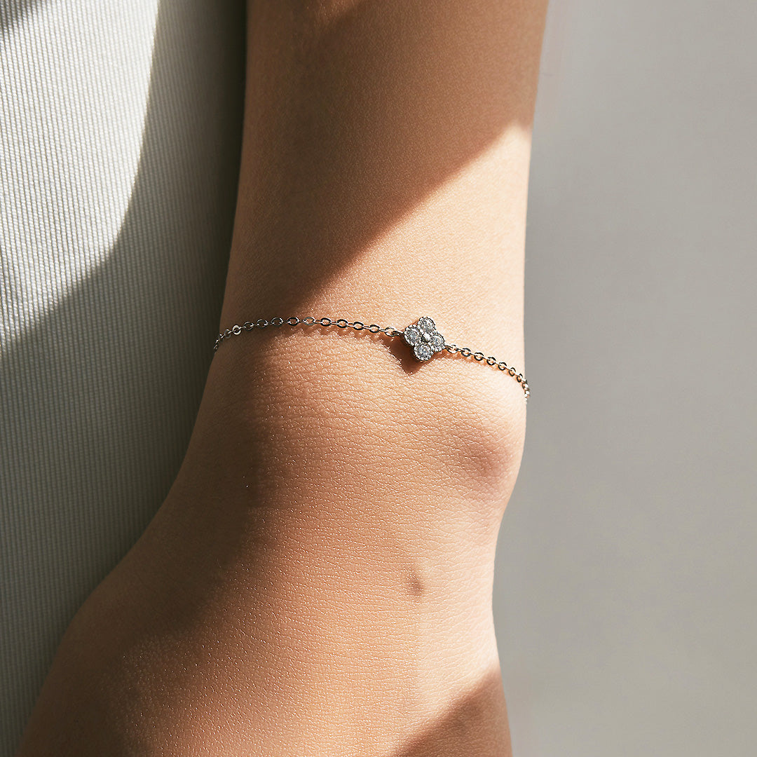 Clover Halo Solitaire Bracelet | Diamond Simulant | Prm9103 - Bracelets | Singapore Jewellery, Wedding Rings &amp; Gifts | Same Day Delivery | Tiara.com.sg
