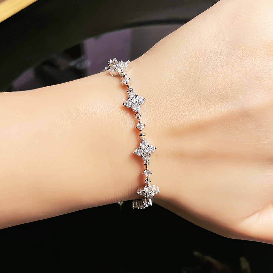 Clover Pavé Link Bracelet | Moissanite | Prm9129 - Bracelets | Singapore Jewellery, Wedding Rings & Gifts | Same Day Delivery | Tiara.com.sg