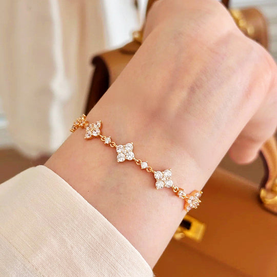 Clover Pavé Link Bracelet | Moissanite | Prm9129 - Bracelets | Singapore Jewellery, Wedding Rings &amp; Gifts | Same Day Delivery | Tiara.com.sg