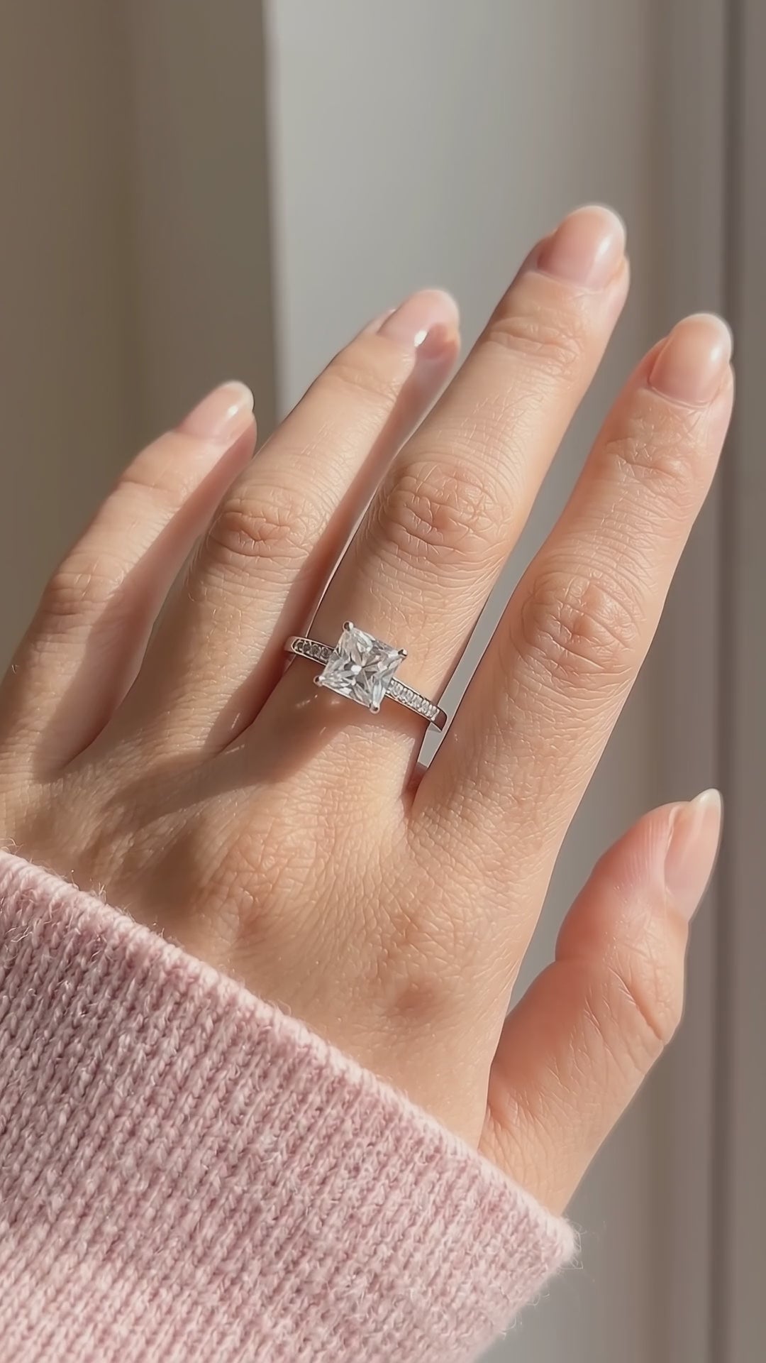 Princess-Cut Solitaire Pavé Shoulder | Women&